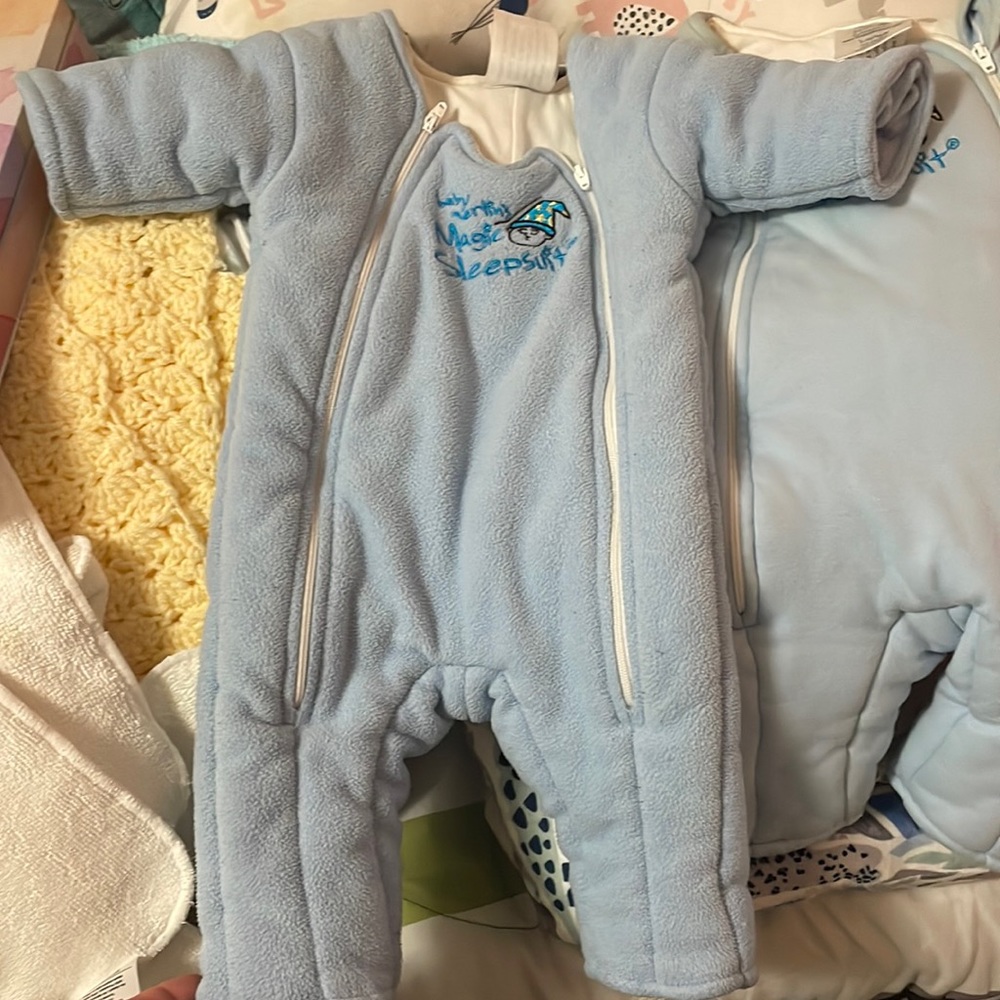Merlin sleepsuit small
